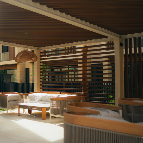 DISTRICT 34 - Exterior